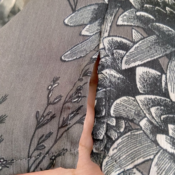 VINCE CAMUTO Mock Neck Grey Floral Print Long Sleeves Pullover Blouse Size M - Picture 11 of 15